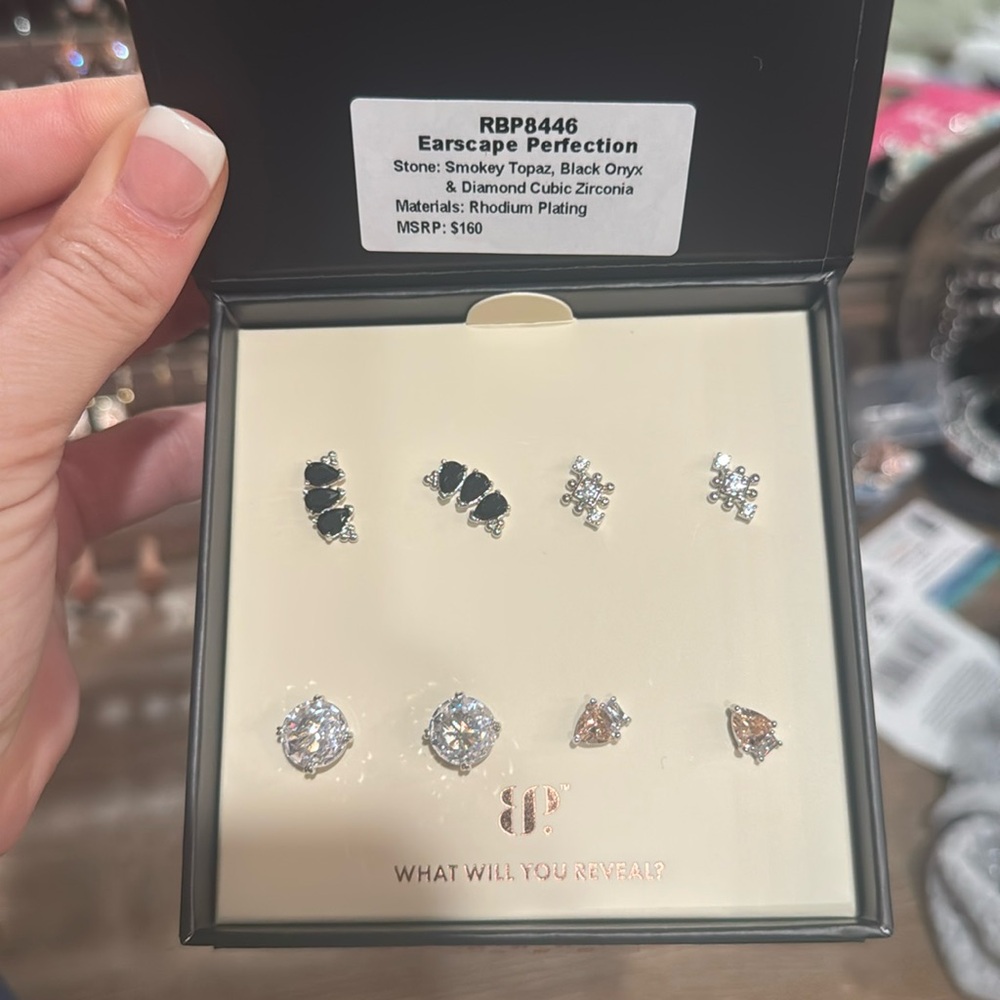 Simply Studs: Earescape, Perfection - image 1